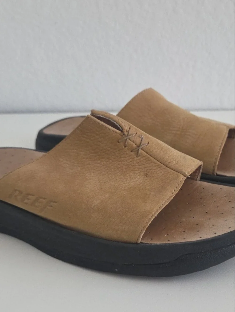 Reef Men’s Tan Slide Sandals with Black Outsole Size 9 Beach Casual Comfort